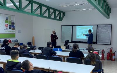 Escolares del CEIP Ángeles Martín Mateo conocen las claves de la sostenibilidad de la planta de Cementos Portland Valderrivas en Alcalá de Guadaíra